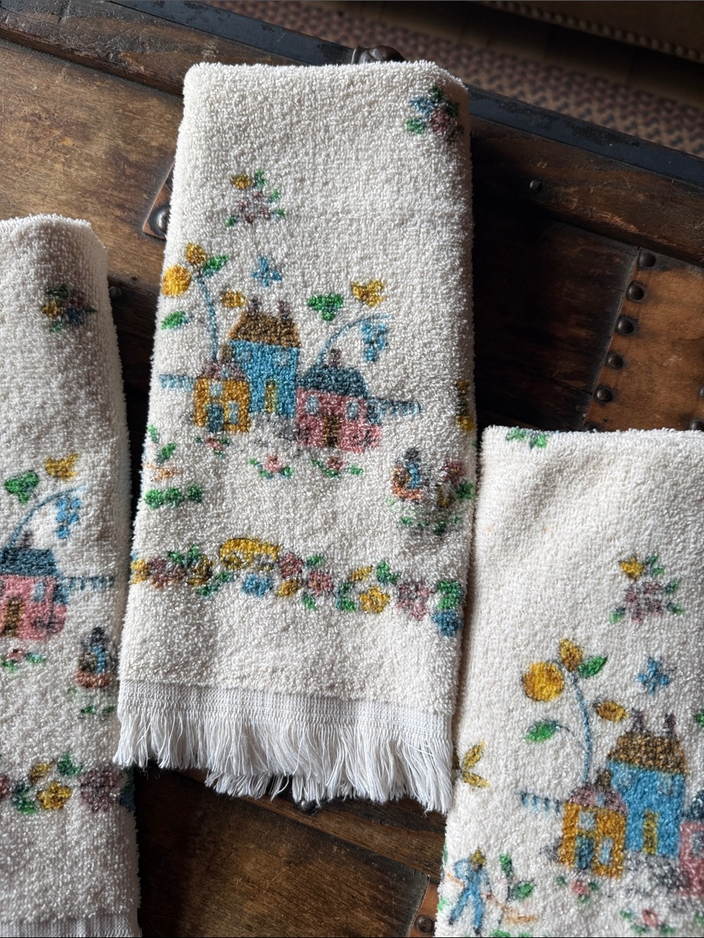 International Heartland DishTowels with pot holders and oven mitts. - Picture 3 of 5